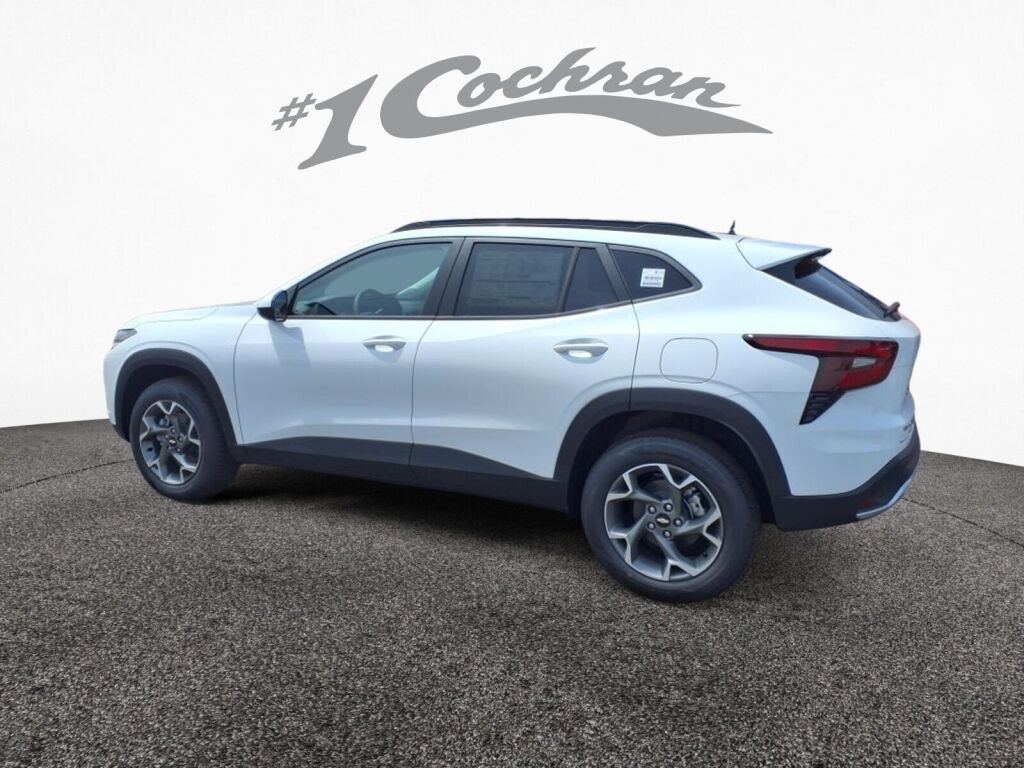 2025 Chevrolet Trax LT photo 4