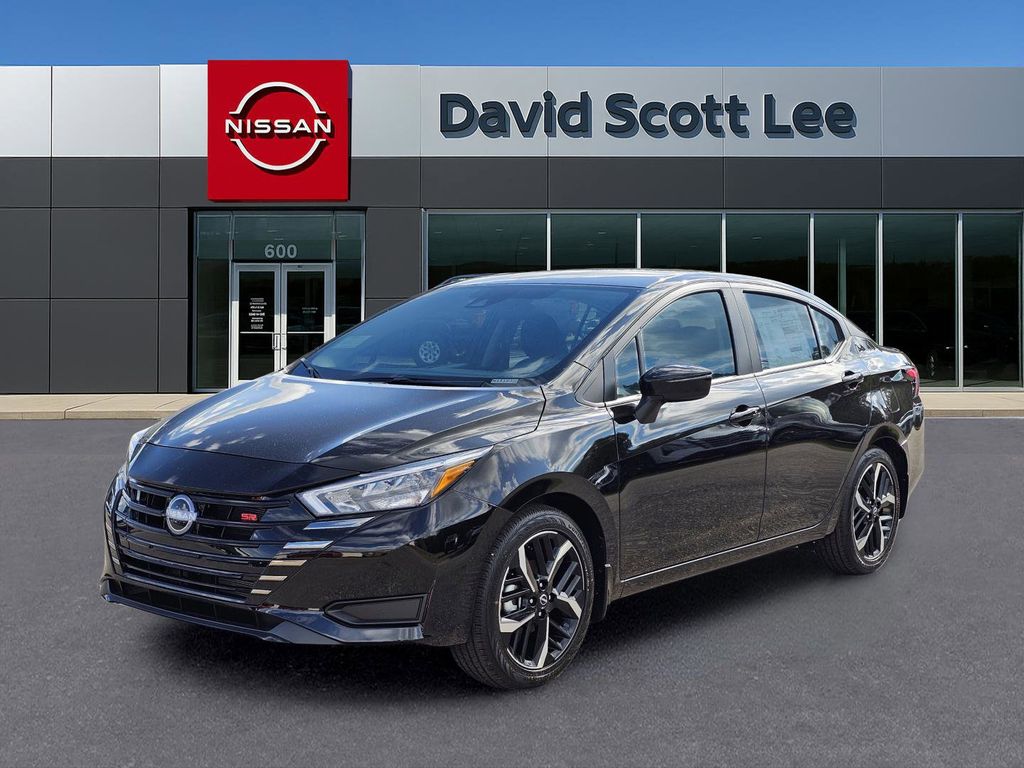 2025 Nissan Versa Sedan SR's photo