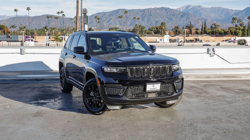 2025 Jeep Grand Cherokee Altitude's photo