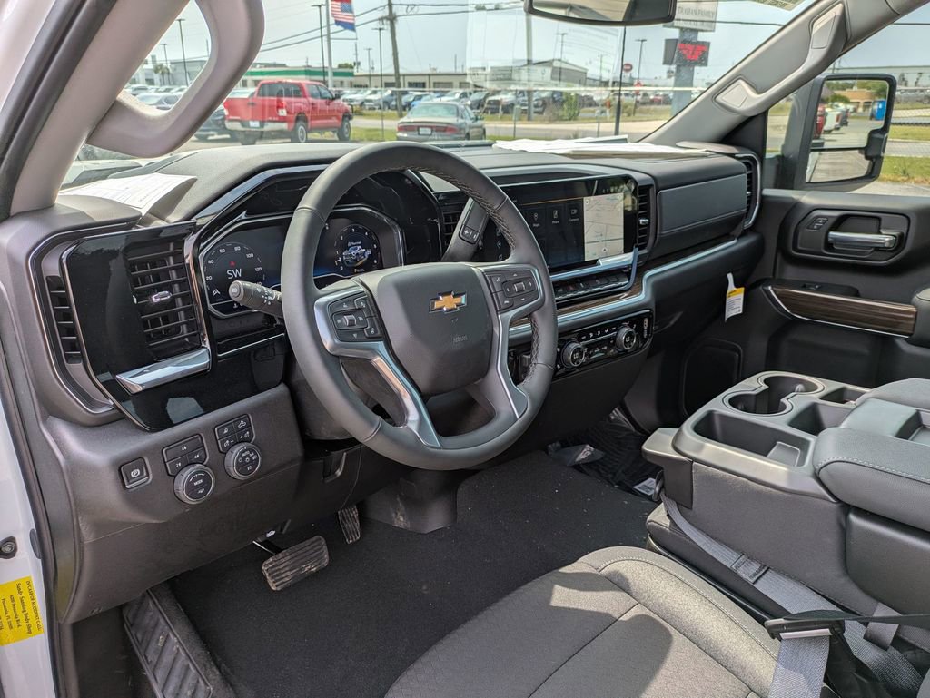 2025 Chevrolet Silverado 2500HD LT photo 10