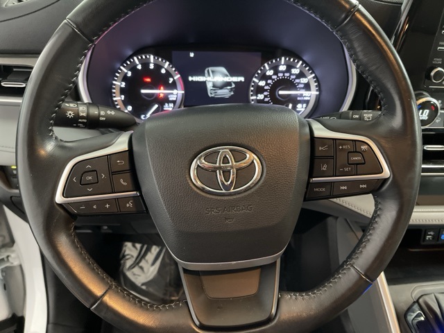2022 Toyota Highlander XLE photo 25