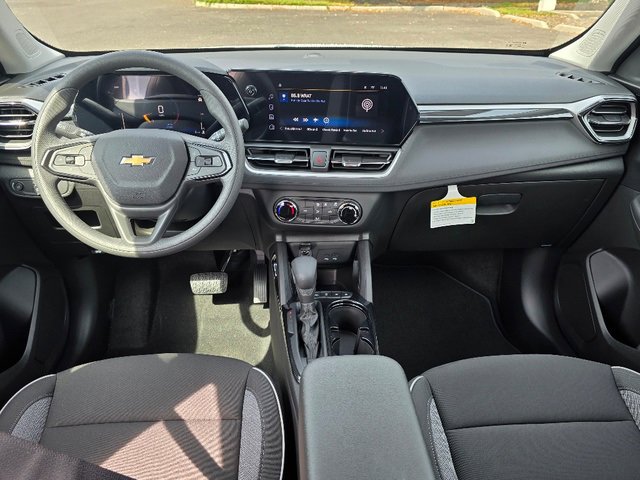2026 Chevrolet Trailblazer LS photo 2