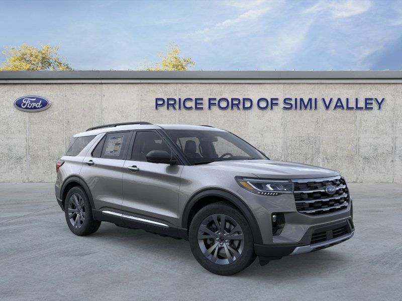 2025 Ford Explorer photo 2