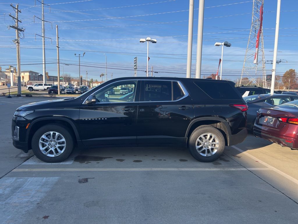 2022 Chevrolet Traverse LS photo 4