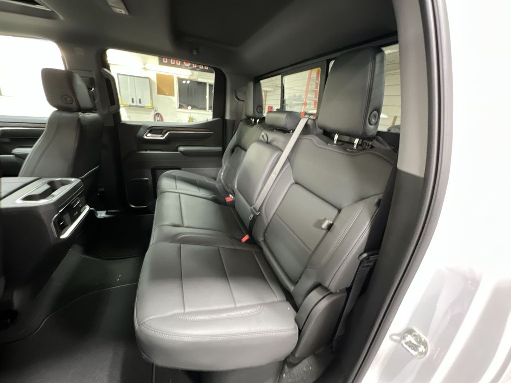 New 2025 White Frost Tricoat GMC SLT image 26