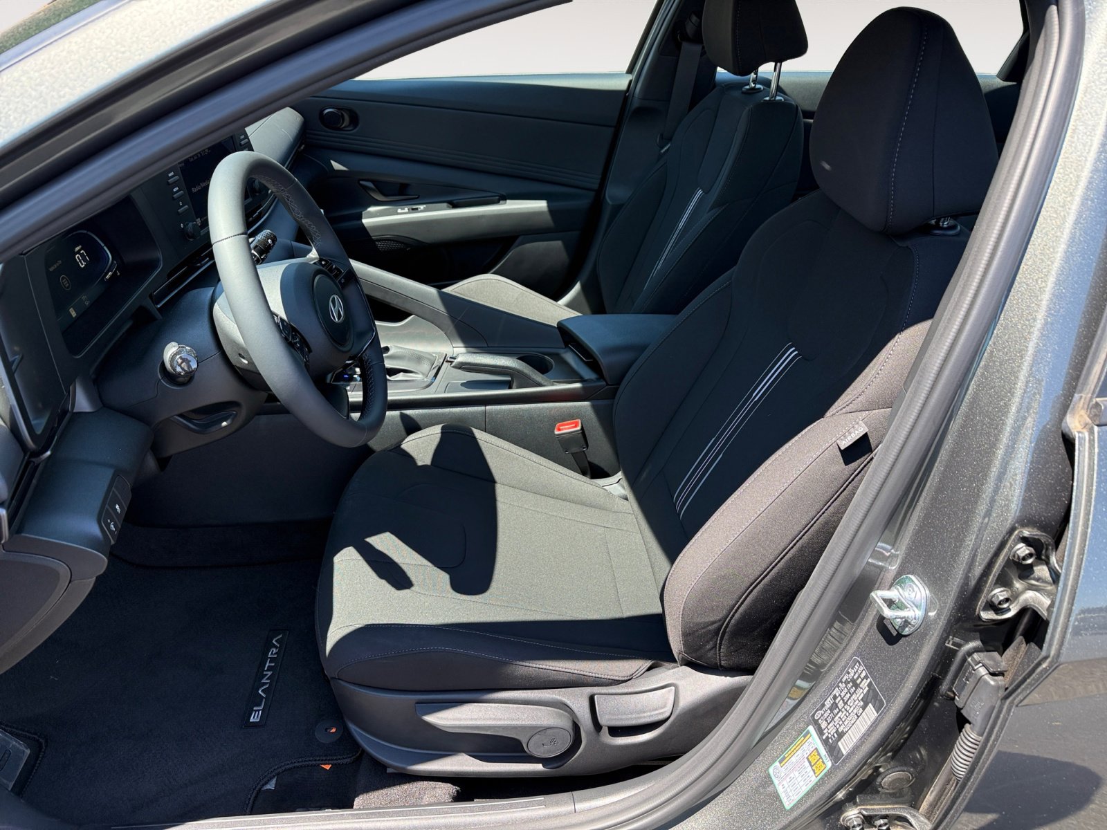2025 Hyundai Elantra SEL Sport photo 10
