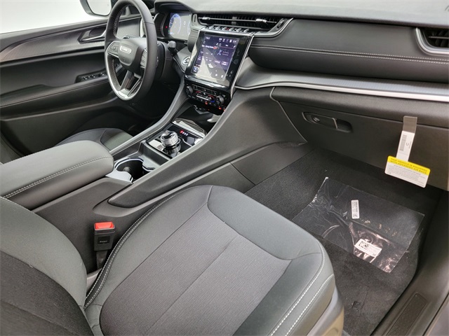 2025 Jeep Grand Cherokee Laredo X photo 16