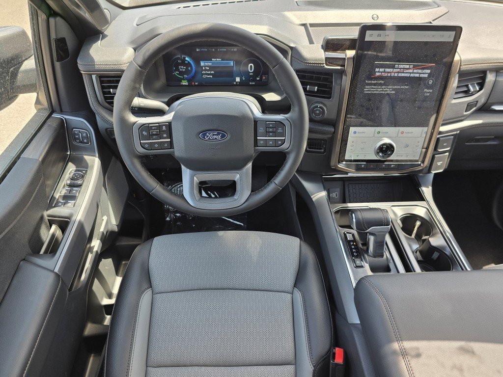 2025 Ford F-150 Lightning Lariat photo 14