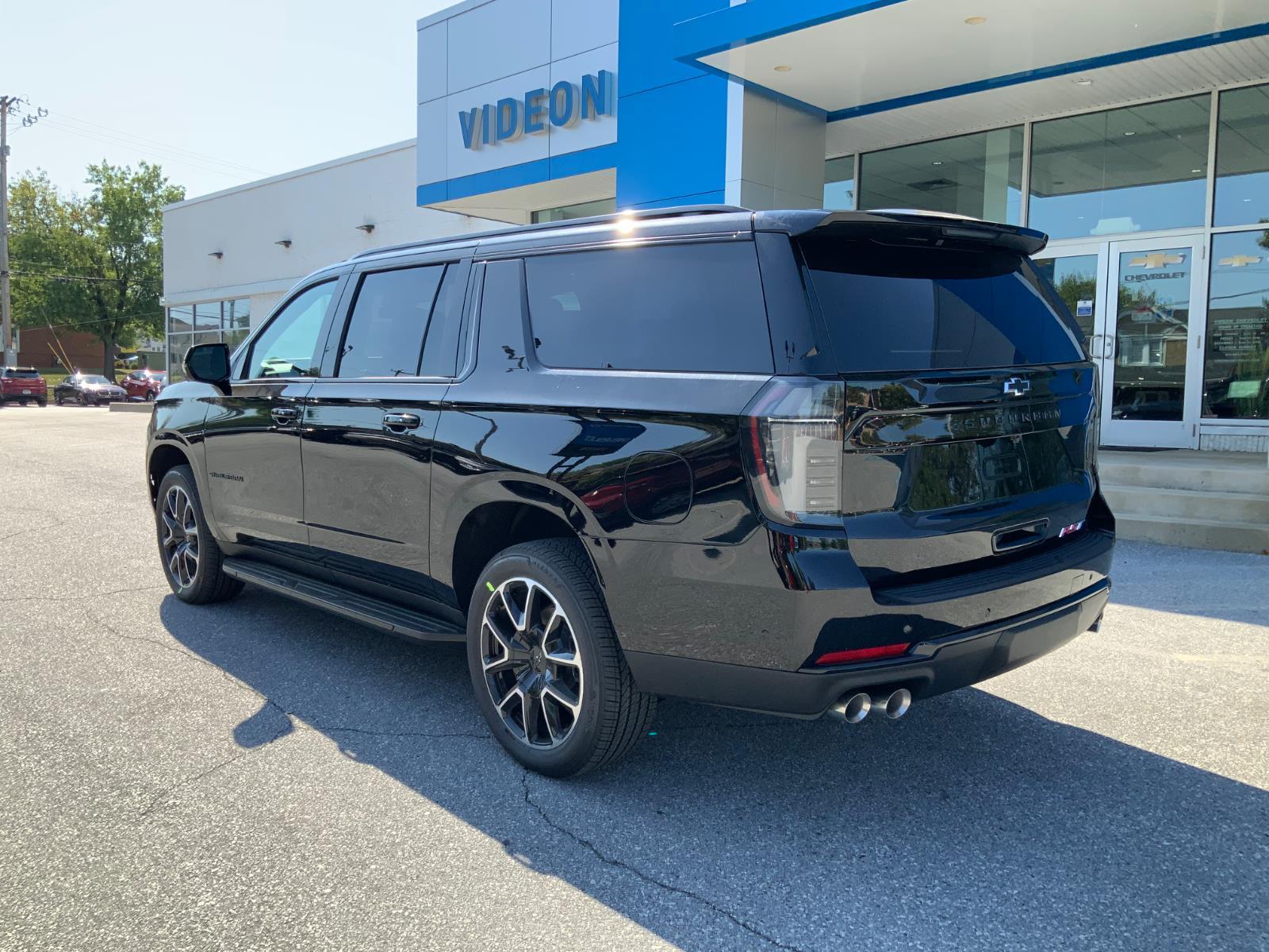 2026 Chevrolet Suburban RST photo 4