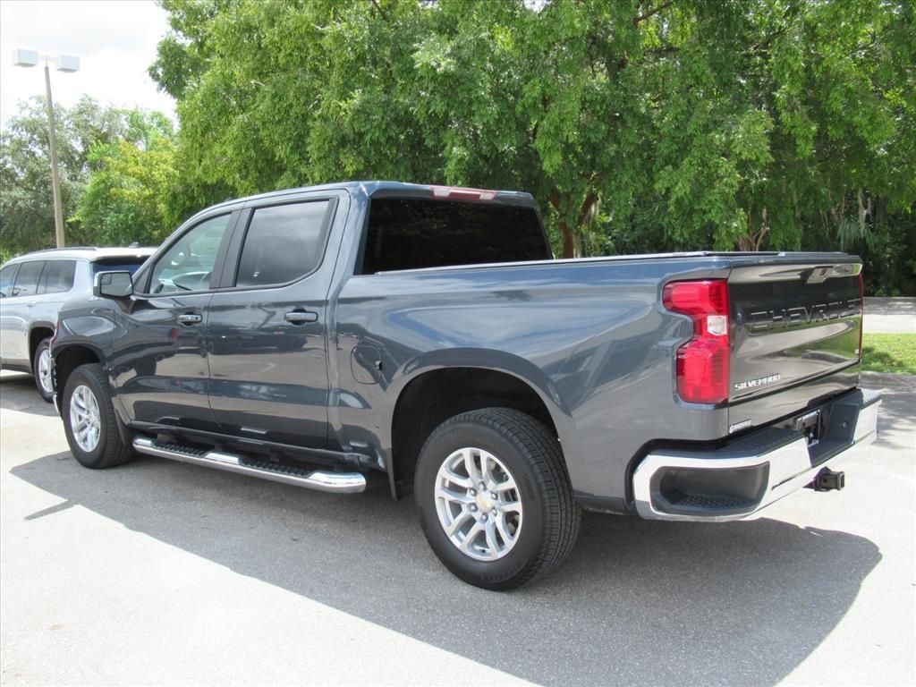 2021 Chevrolet Silverado 1500 LT photo 2