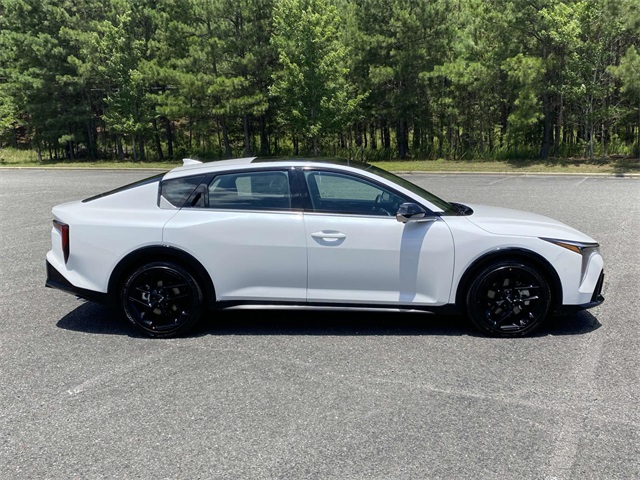 2025 Kia K4 GT-Line Turbo photo 2