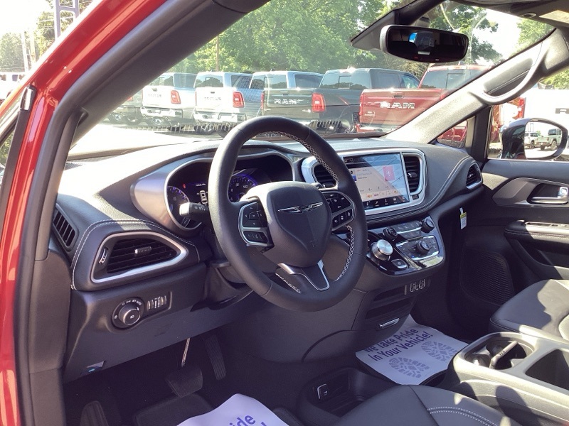 2025 Chrysler Pacifica photo 22