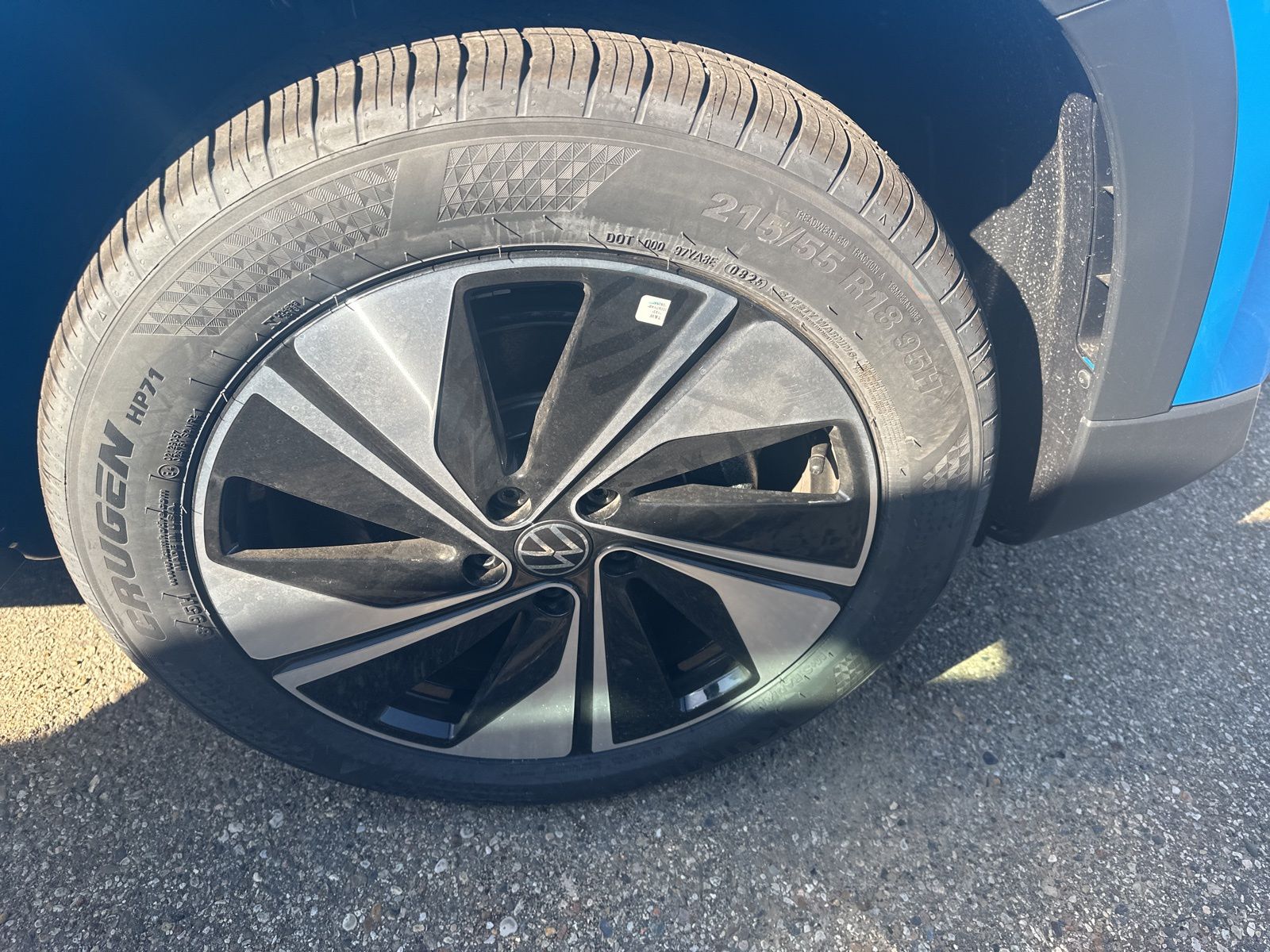 2025 Volkswagen Taos SE photo 4