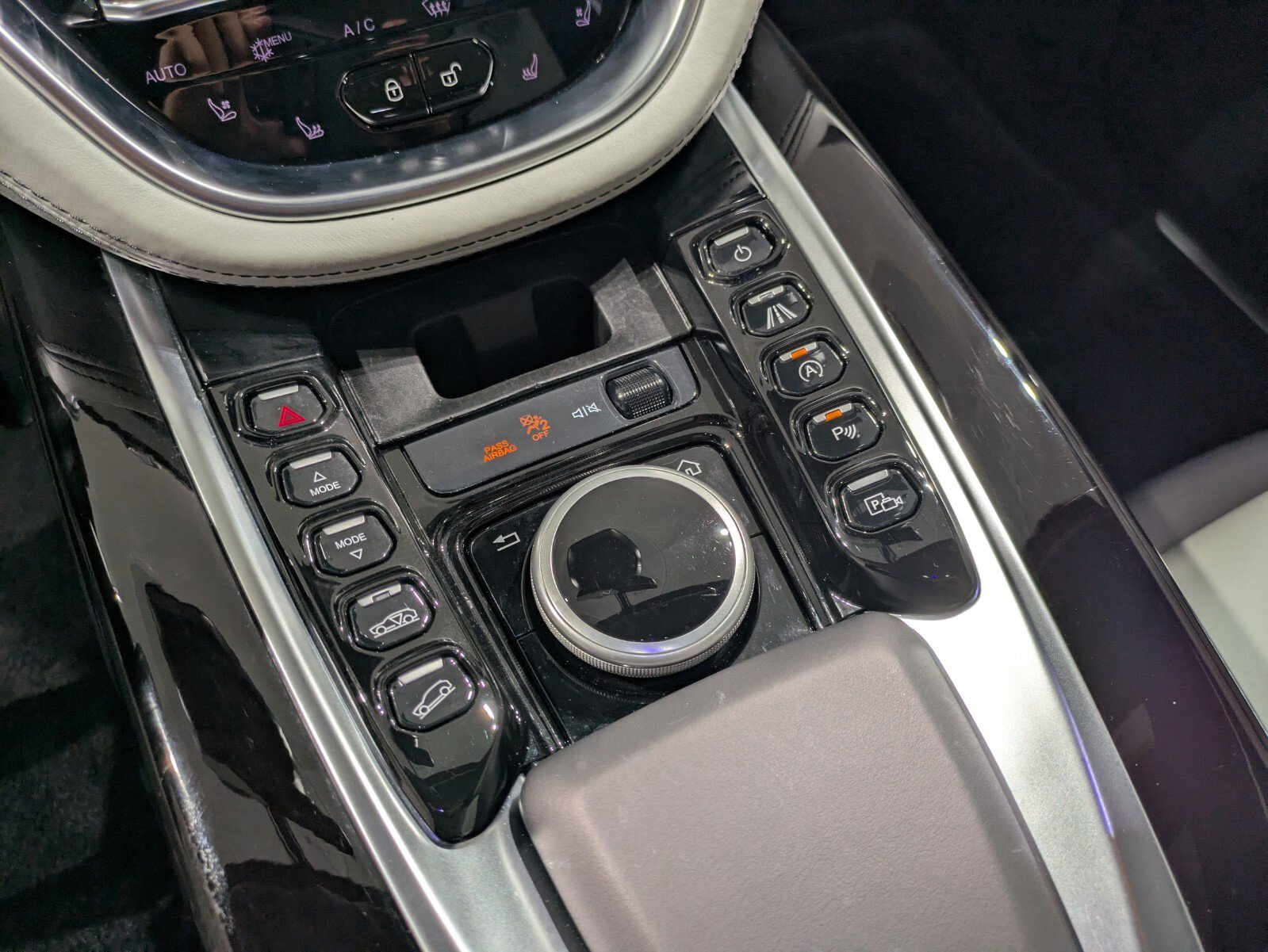 2024 Aston Martin DBX photo 14
