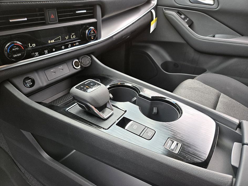 2026 Nissan Rogue SV photo 16