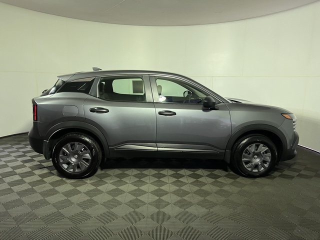 2025 Nissan Kicks S photo 7