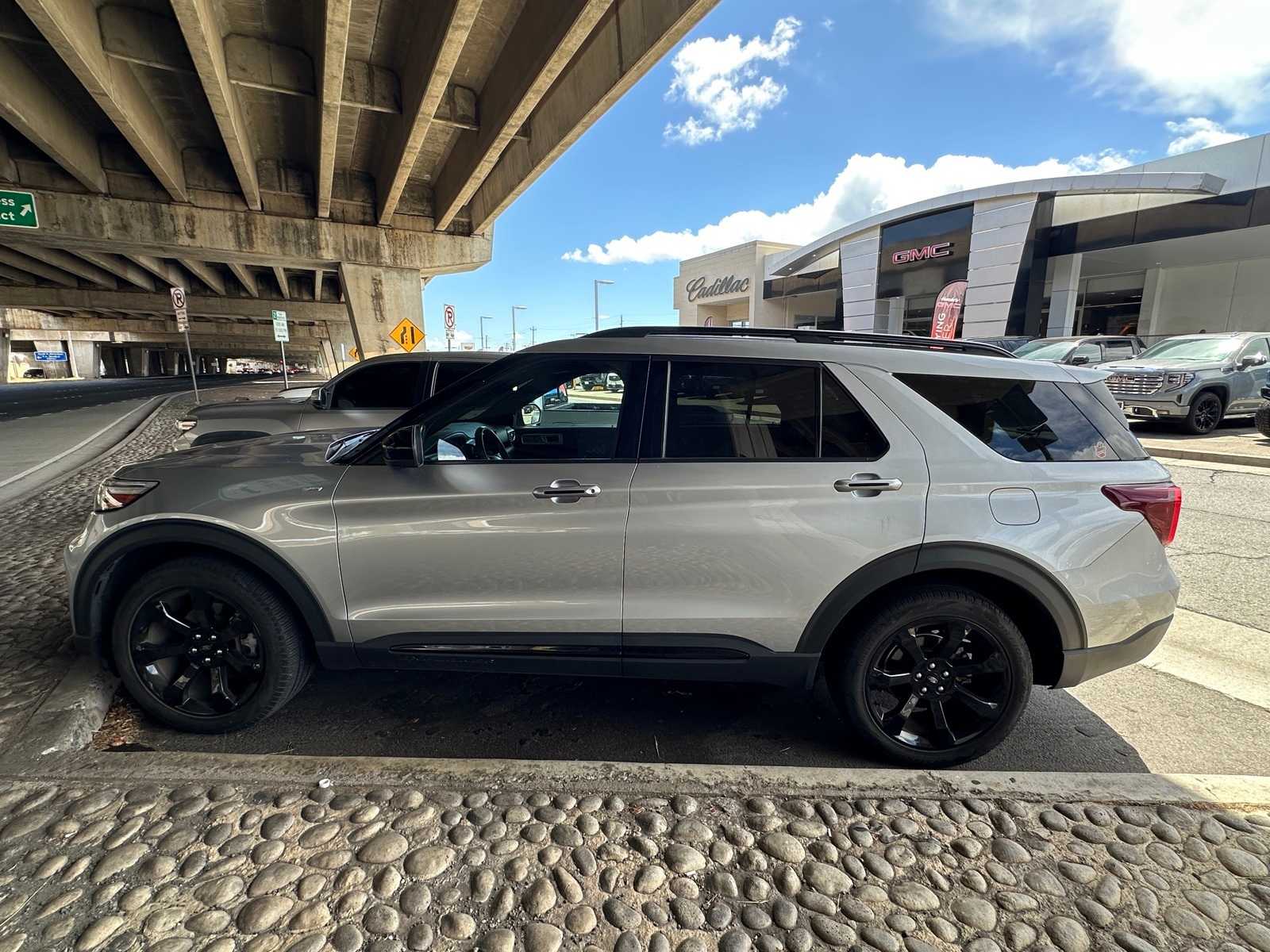 2023 Ford Explorer ST-Line photo 2