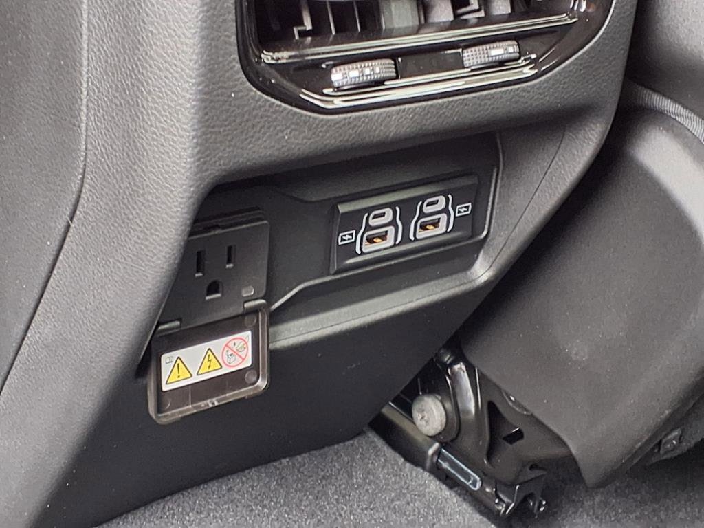 2025 Jeep Grand Cherokee Altitude photo 13