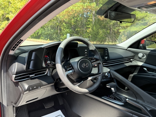2023 Hyundai Elantra SEL photo 14