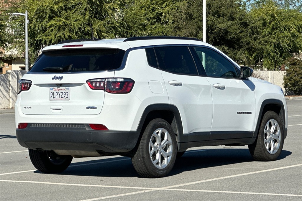 2024 Jeep Compass Latitude photo 4