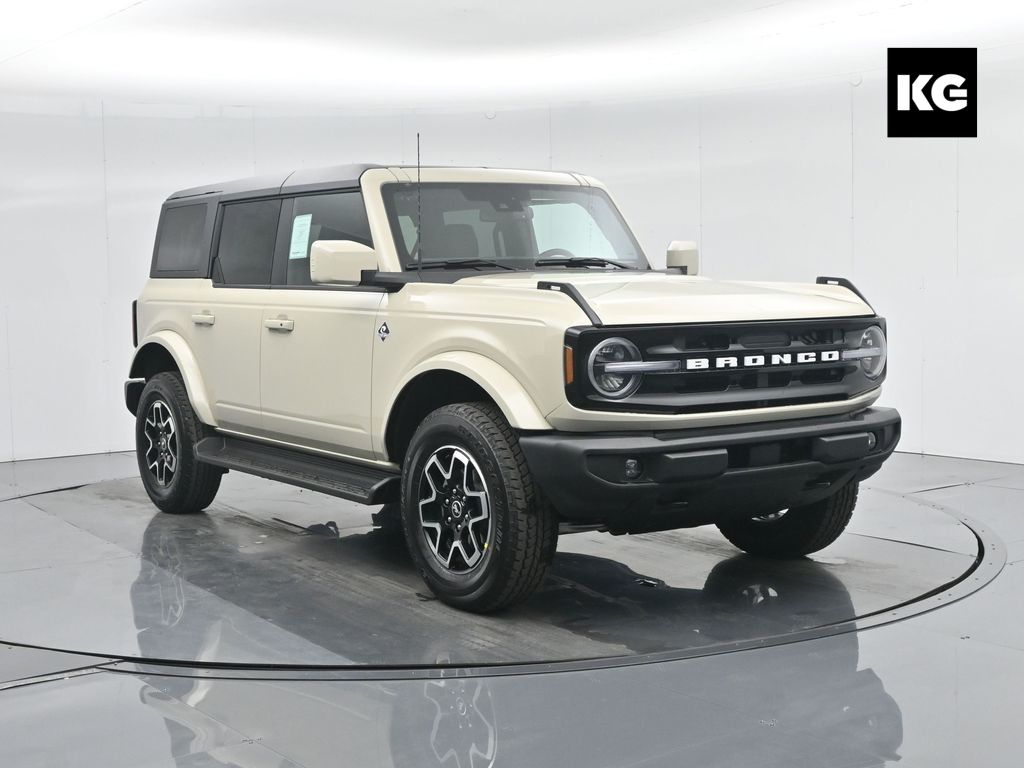 2025 Ford Bronco 4-Door Outer Banks's photo