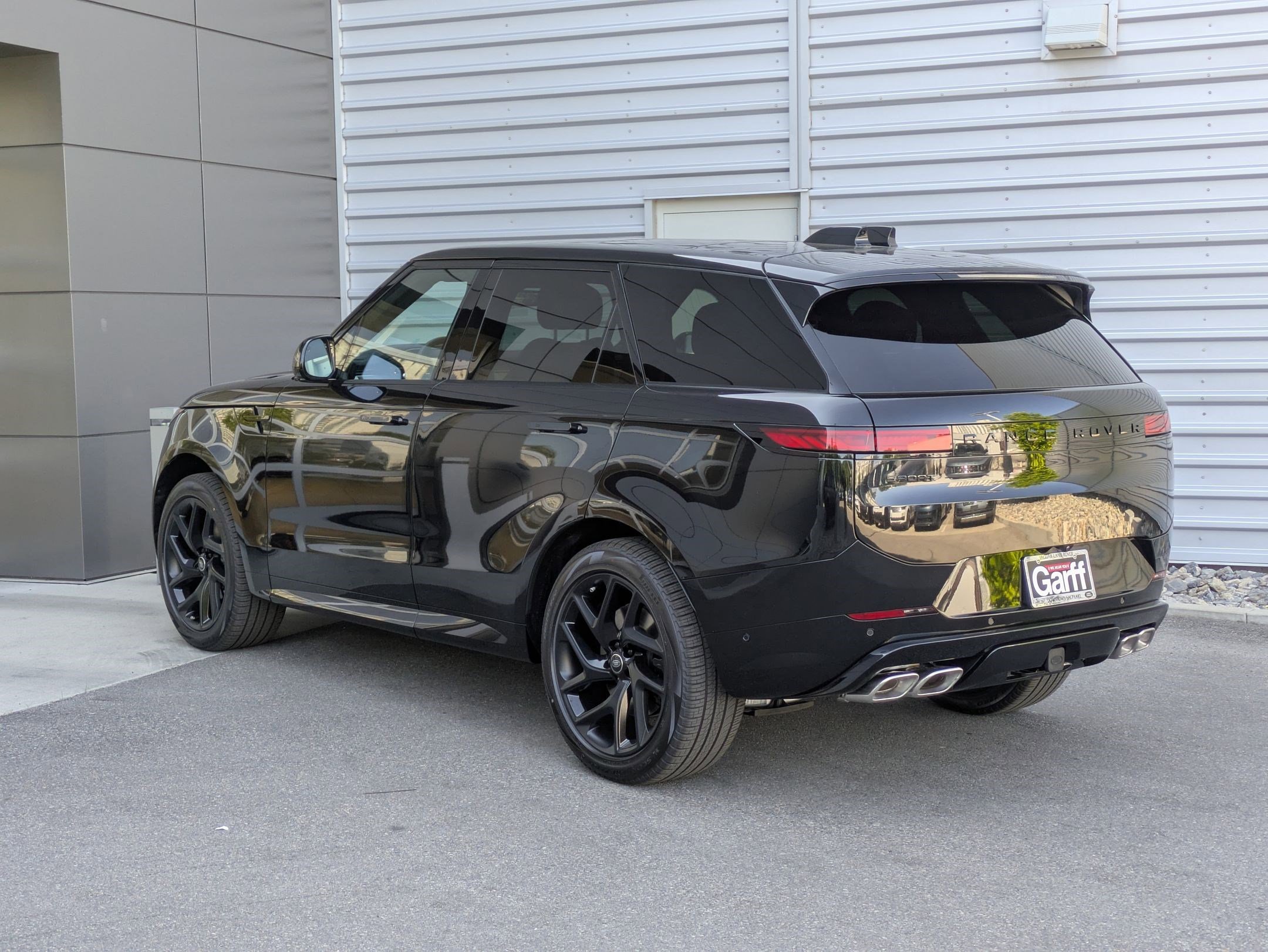 2025 Land Rover Range Rover Sport SE photo 3