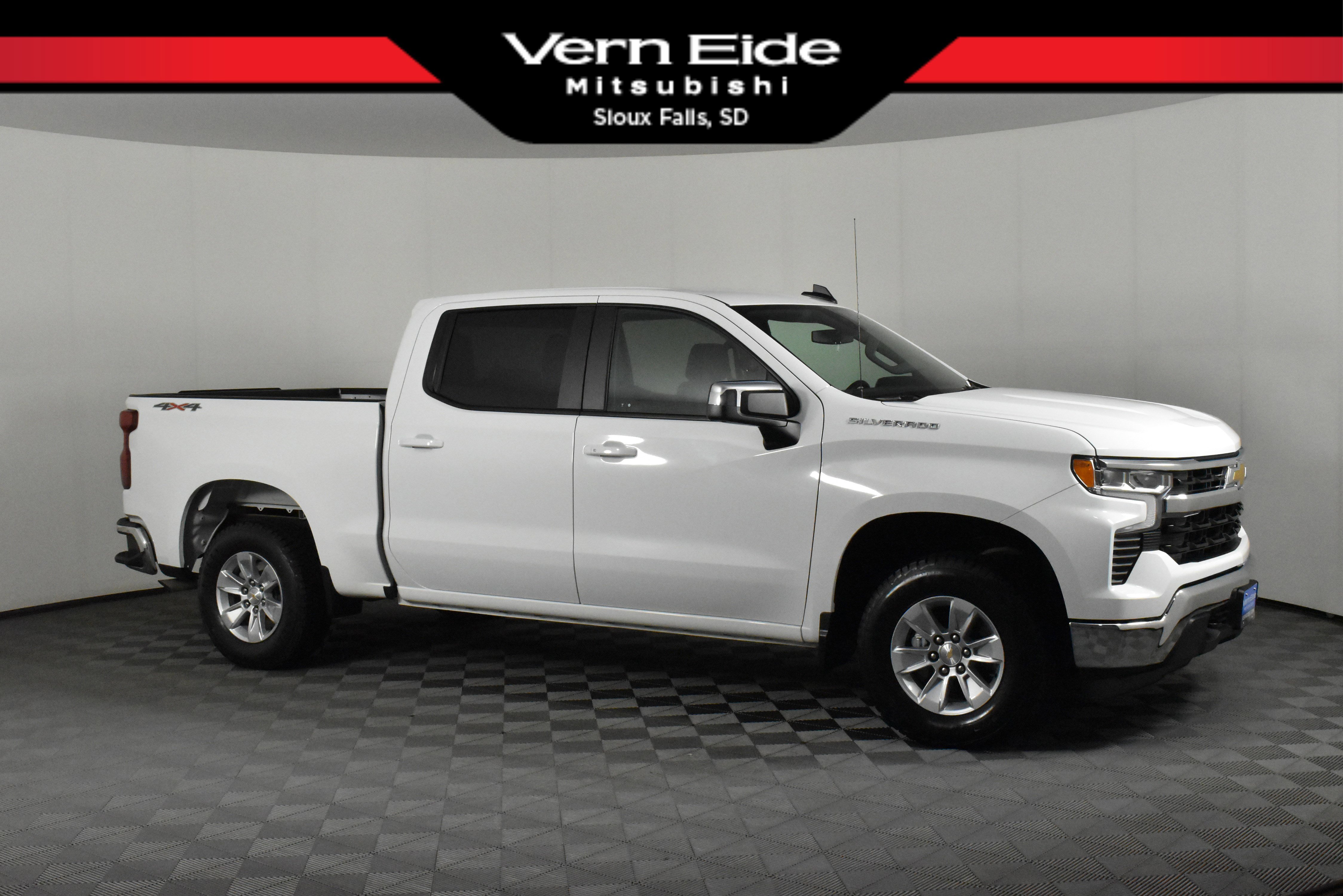 2025 Chevrolet Silverado 1500 LT's photo