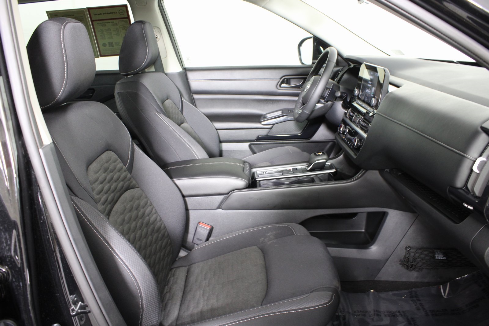 2024 Nissan Pathfinder SV photo 16