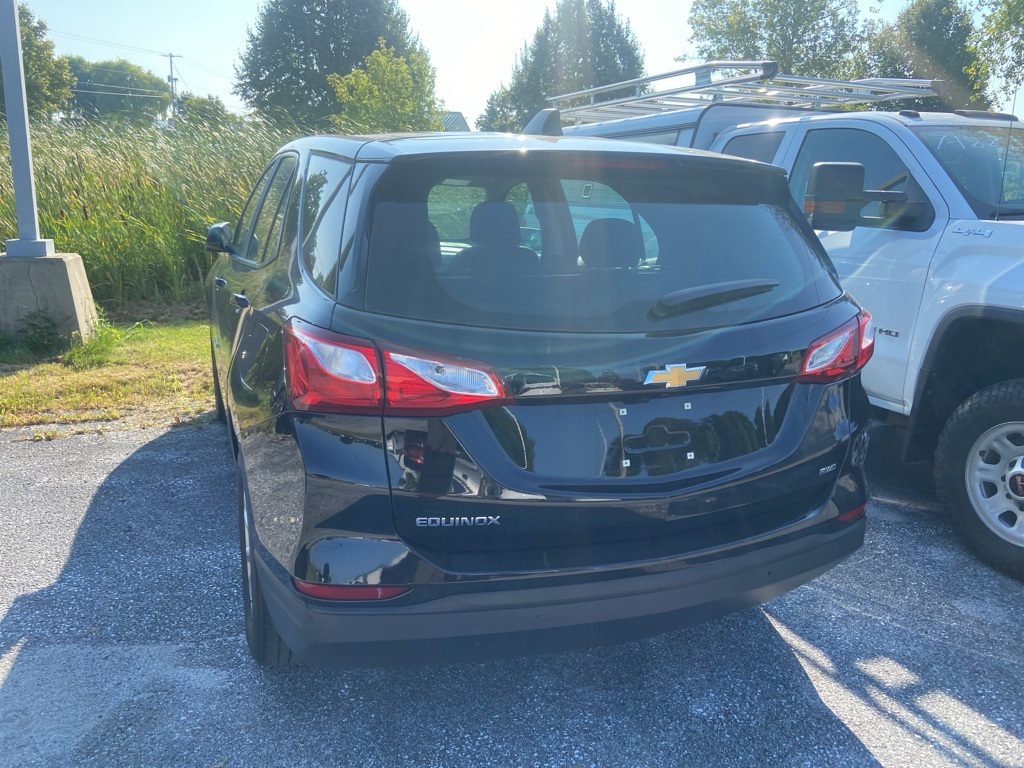 2021 Chevrolet Equinox LS photo 3