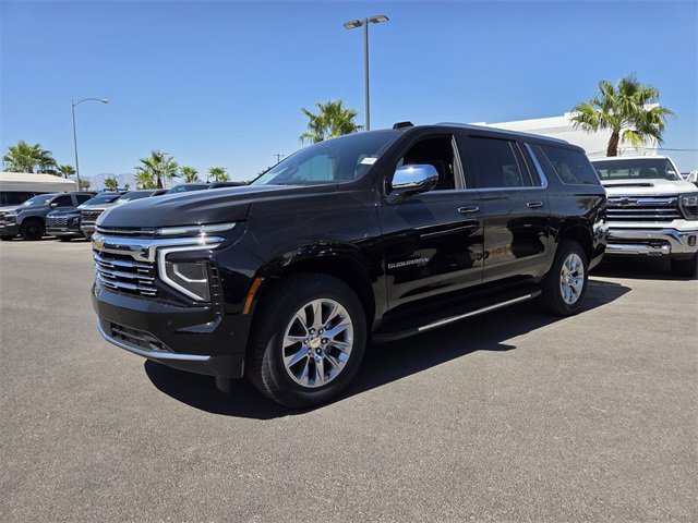 2025 Chevrolet Suburban Premier photo 2