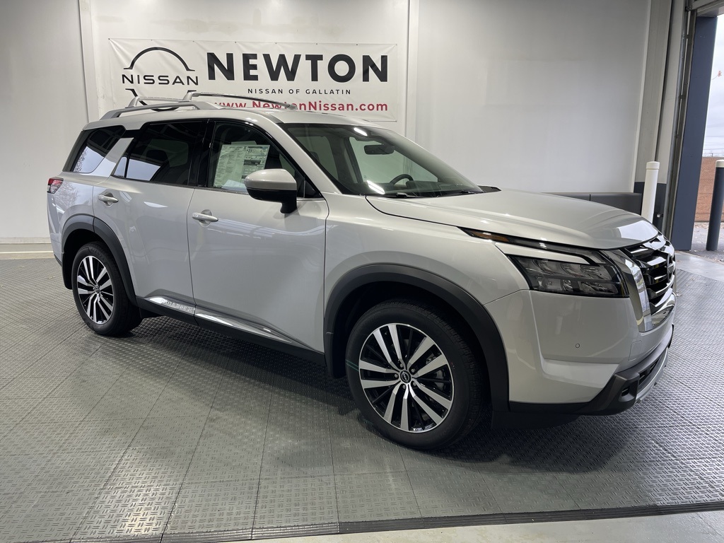2025 Nissan Pathfinder Platinum's photo