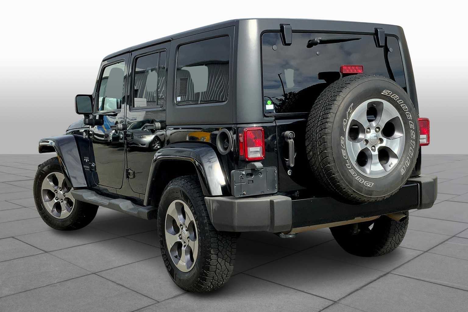 2016 Jeep Wrangler Unlimited Sahara photo 11