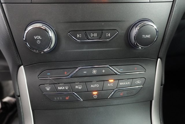 2020 Ford Edge SEL photo 25