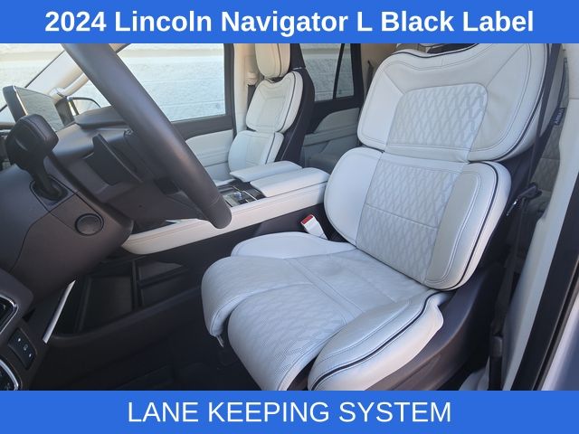 2024 Lincoln Navigator Black Label photo 16