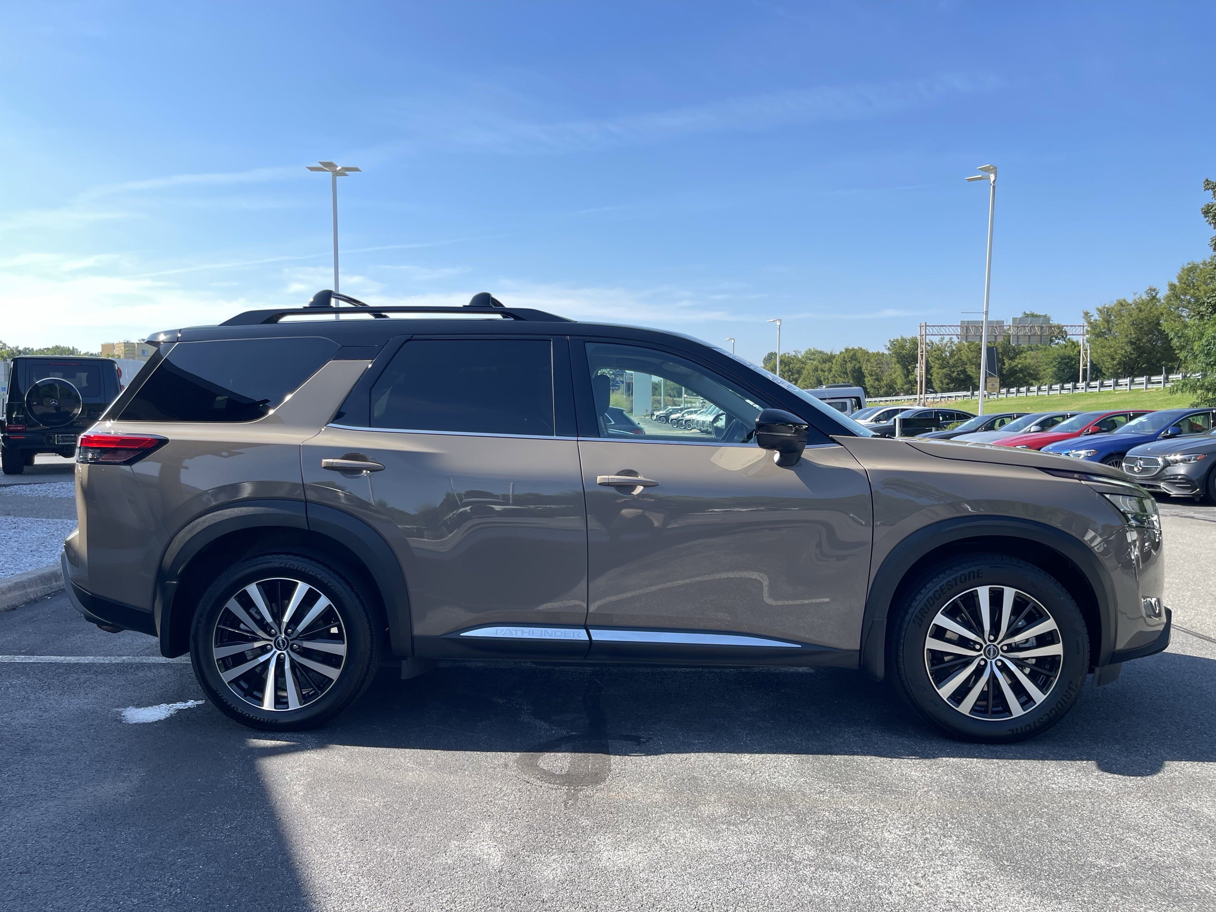 2024 Nissan Pathfinder Platinum photo 22