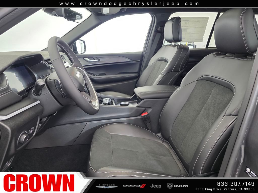 2025 Jeep Grand Cherokee Laredo Altitude photo 19