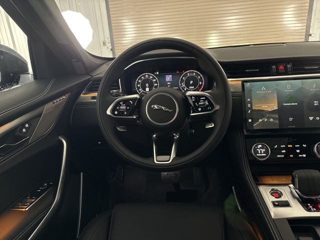 2025 Jaguar F-PACE P250 R-Dynamic S photo 19