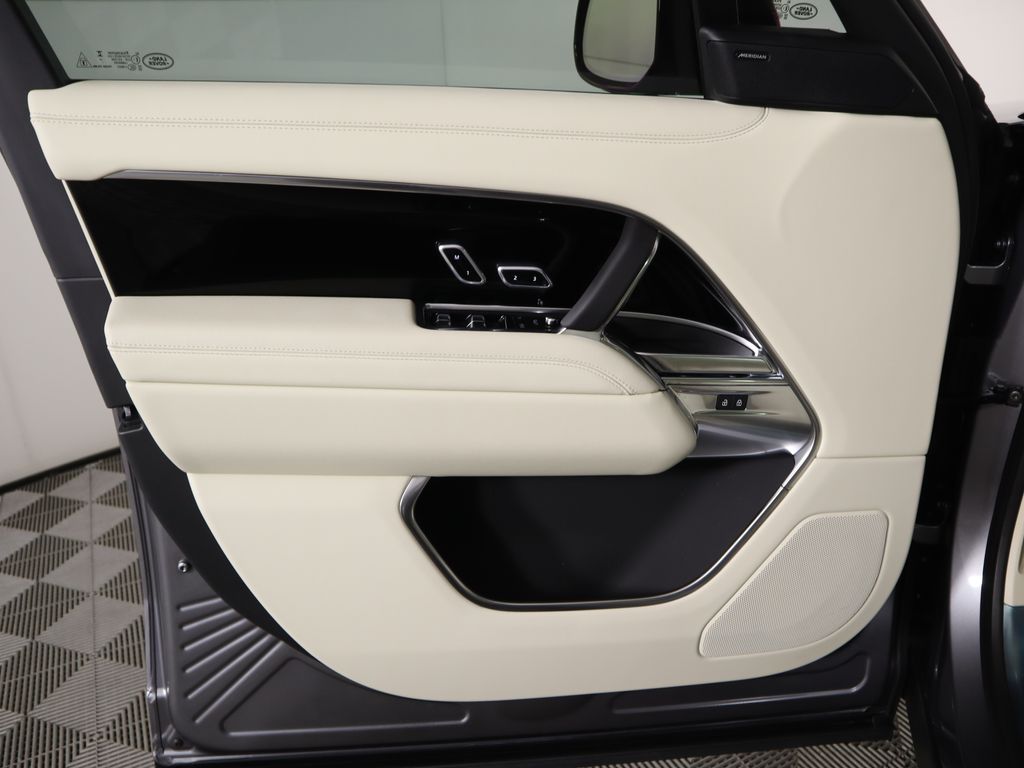 2025 Land Rover Range Rover SE photo 22