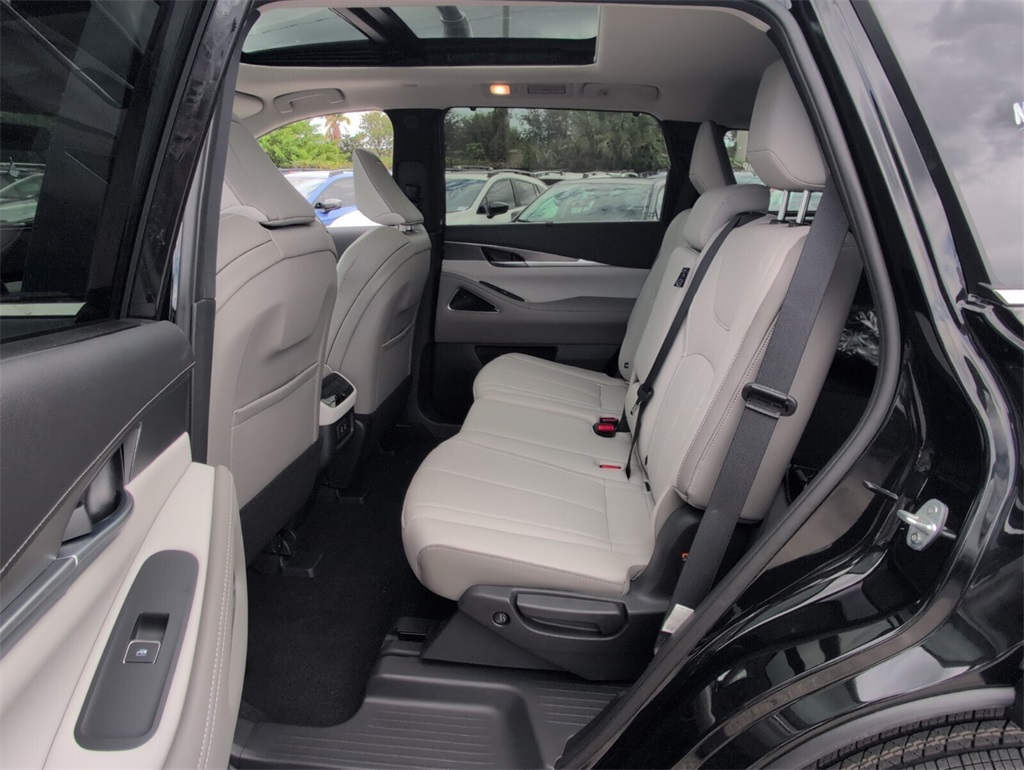 2026 Infiniti QX60 Luxe photo 6