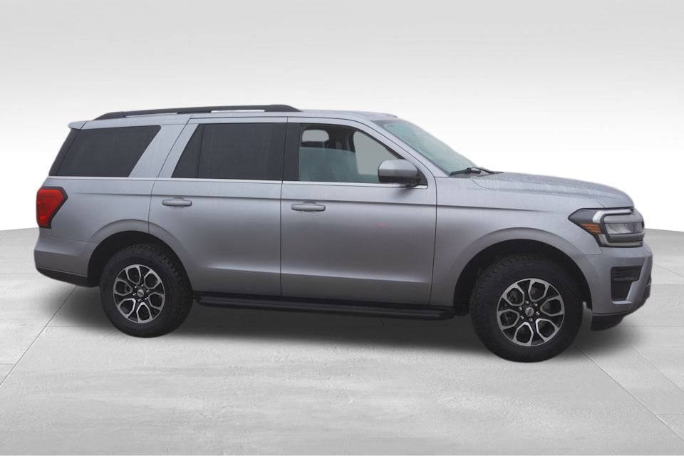 2024 Ford Expedition XLT photo 2