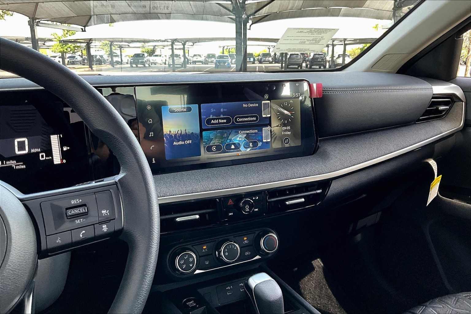 2025 Nissan Kicks SV photo 5
