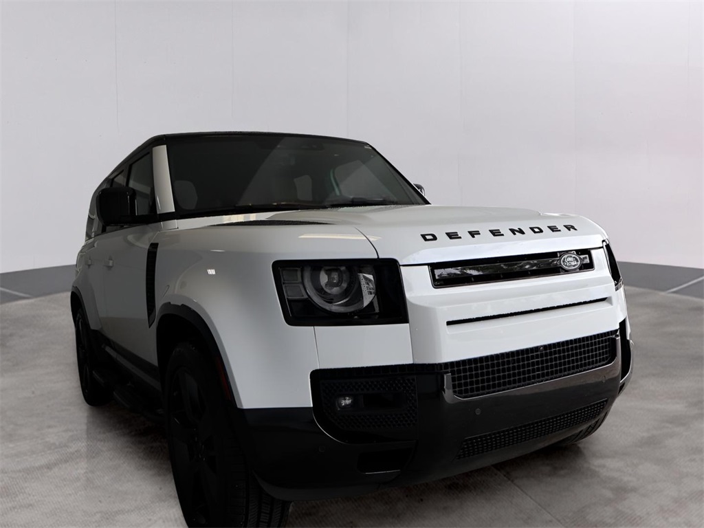 2025 Land Rover Defender 130 V8 photo 3