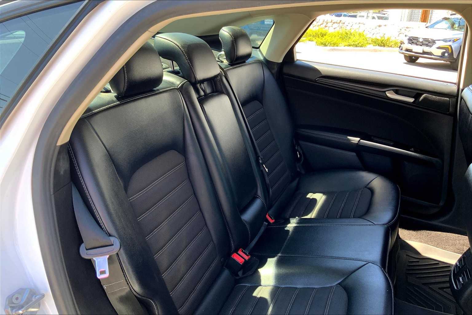 2018 Ford Fusion SE photo 16