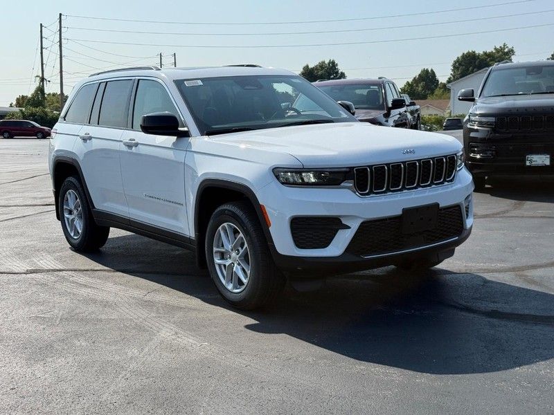 2025 Jeep Grand Cherokee Laredo X photo 2