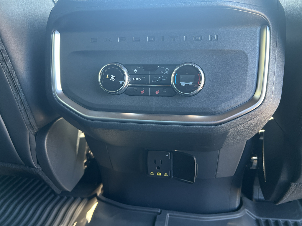 2025 Ford Expedition Platinum photo 34