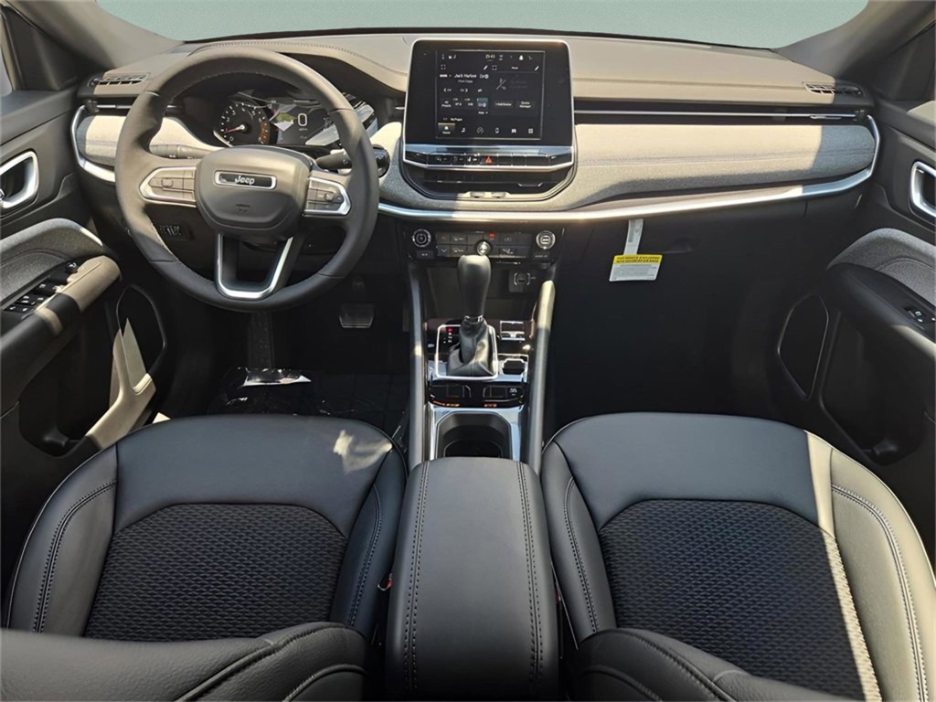 2025 Jeep Compass Latitude photo 13