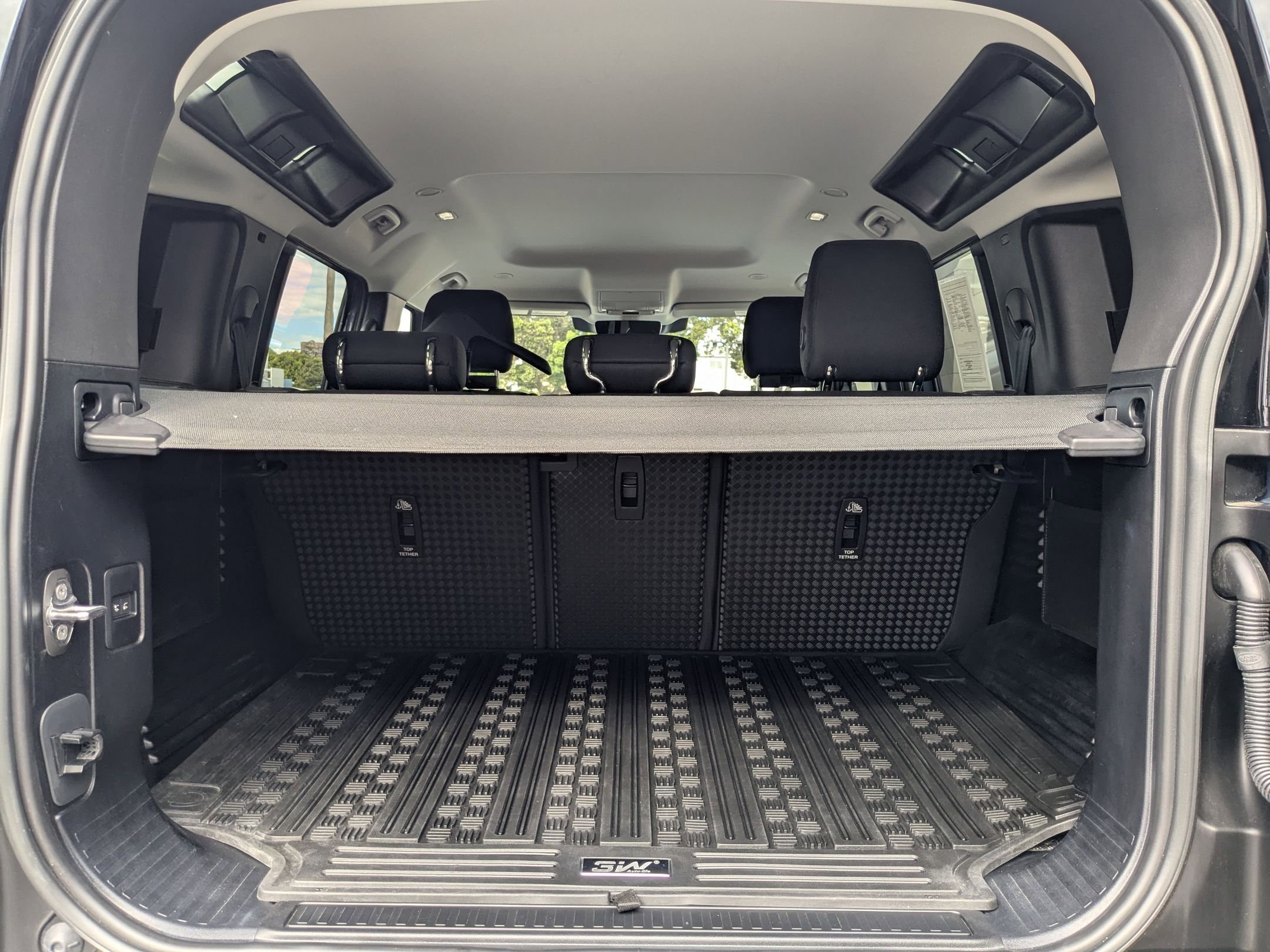 2023 Land Rover Defender 110 photo 5