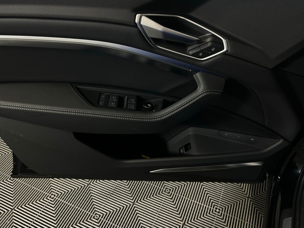 2023 Audi e-tron Premium Plus photo 14