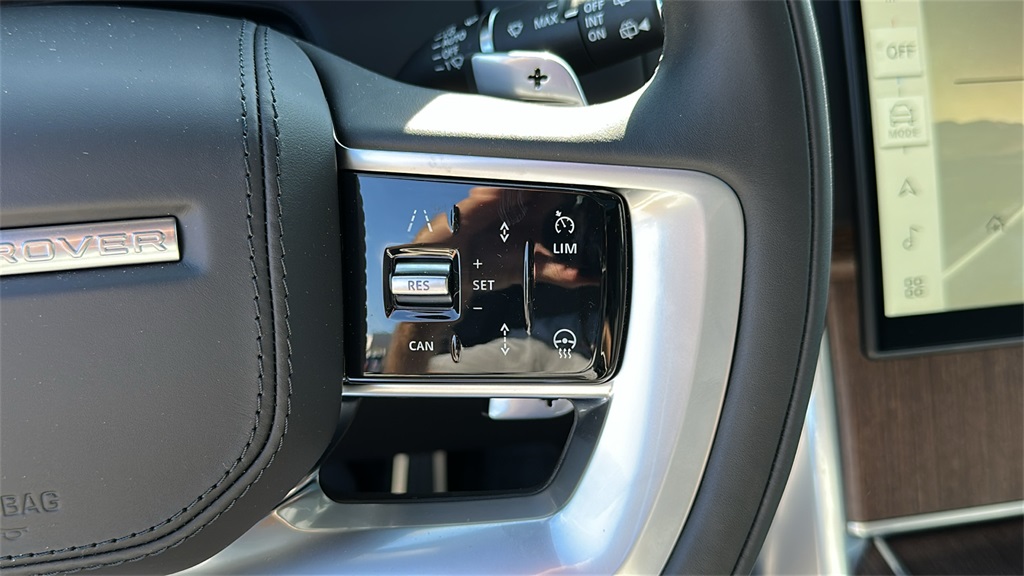 2025 Land Rover Range Rover SE photo 14