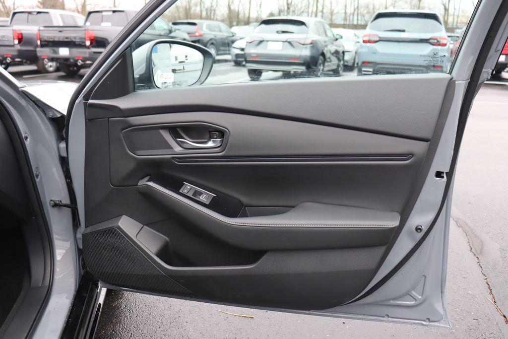 2025 Honda Accord Hybrid Touring photo 19
